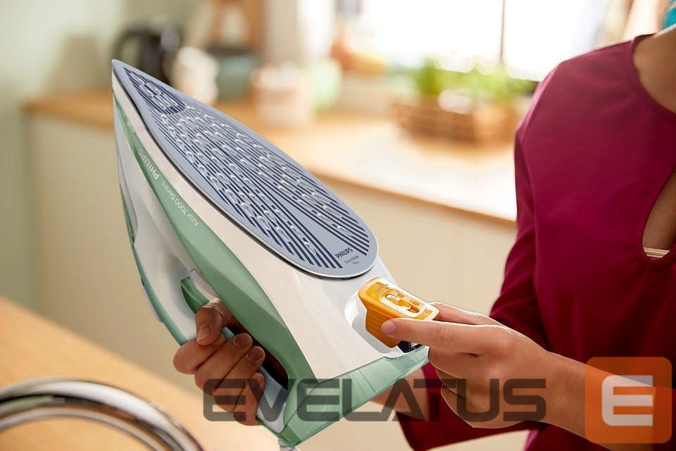 Утюг Philips DST7012/70 HV | Steam Iron | 2600 W | Water tank capacity 300 ml | Continuous steam 45 g/min | Steam boost performance 220 g/min | Desert Green/Gray